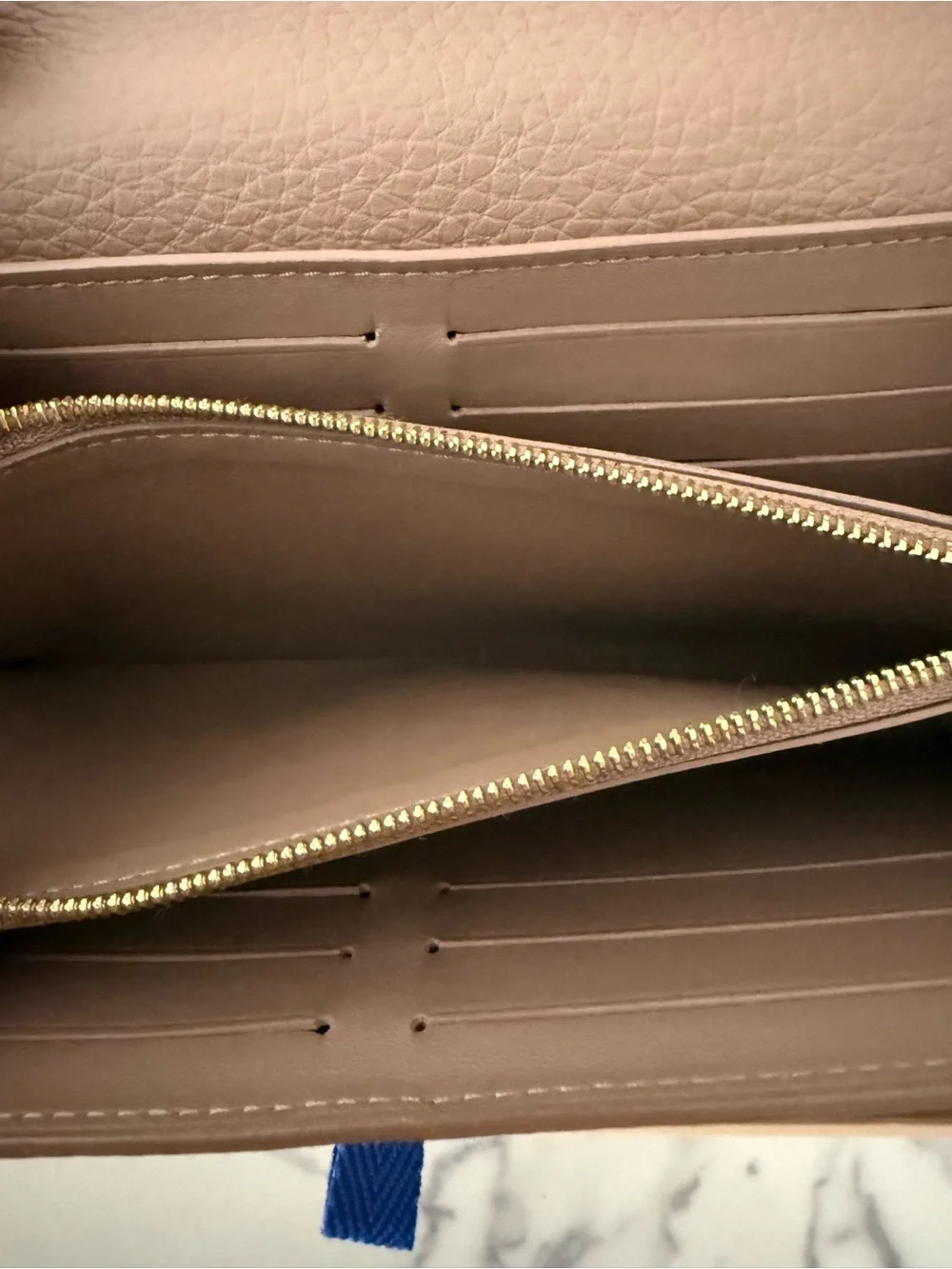 Louis Vuitton Portefeuille Capucines Long Wallet with Gold LV Emblem